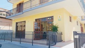 agropoli-momenti-di-tensione-negli-uffici-inps-donna-lancia-agrumi-contro-il-personale