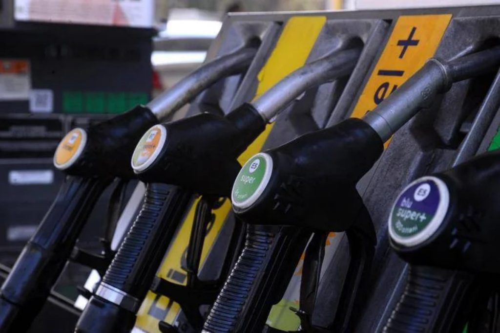 prezzi carburanti calo italia benzina diesel quanto costano
