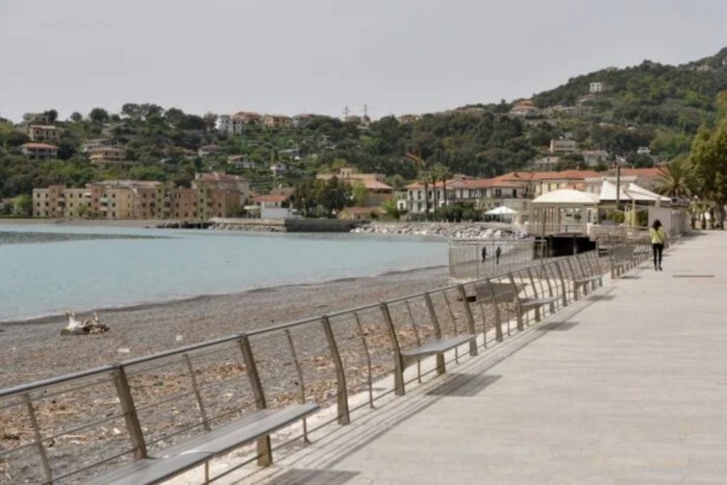 concessioni balneari sapri tar campania annulla proroghe