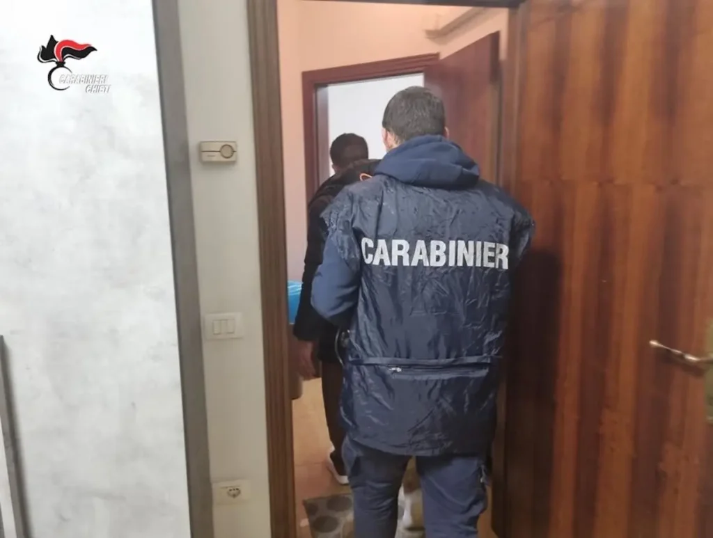 truffe sms napoli salerno indagati 24 dicembre