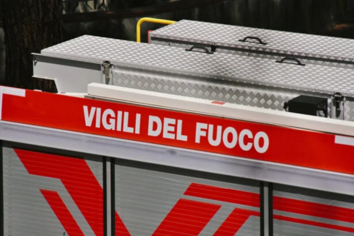 incendio eboli anziana salvata 10 dicembre