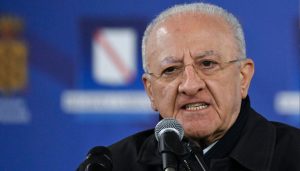 vigili trattati dirigenti vincenzo de luca condannato risarcimento