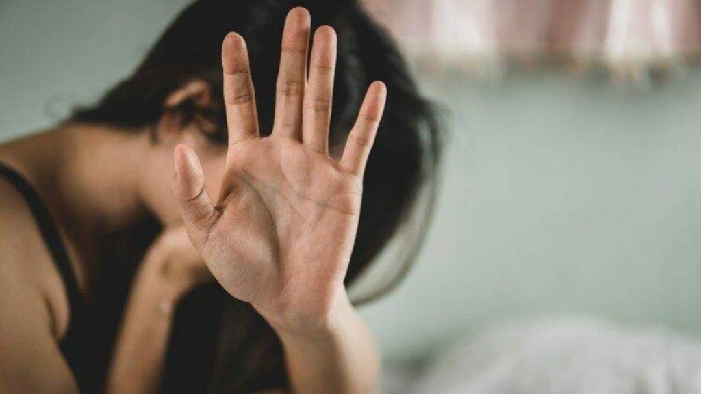 violenza compagna amalfi divieto avvicinamento