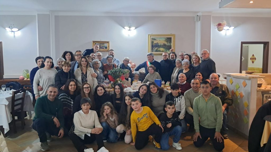 Albanella celebra Nonna Rosa: cento anni di vita tra affetto e famiglia