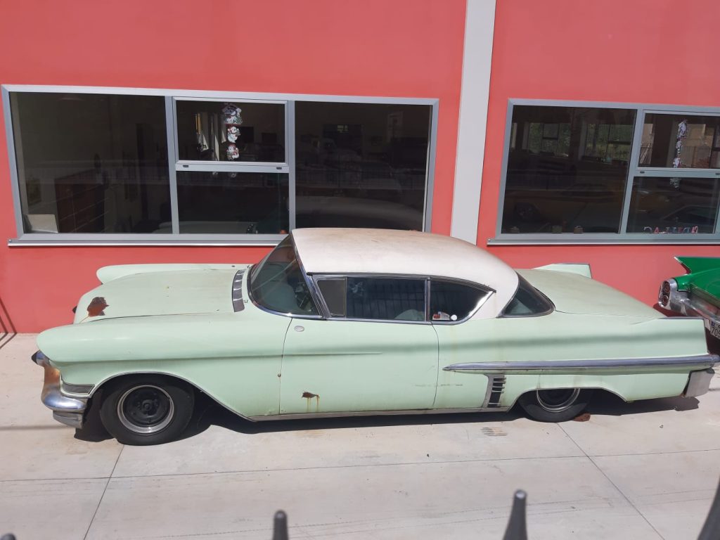 Casal Velino inaugura il museo delle auto storiche americane: oltre 50 modelli in esposizione