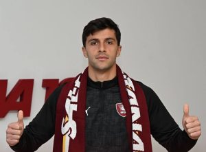 Salernitana, rivoluzione in difesa: Arena arriva a titolo definitivo, Coppolaro saluta e va all’Arezzo
