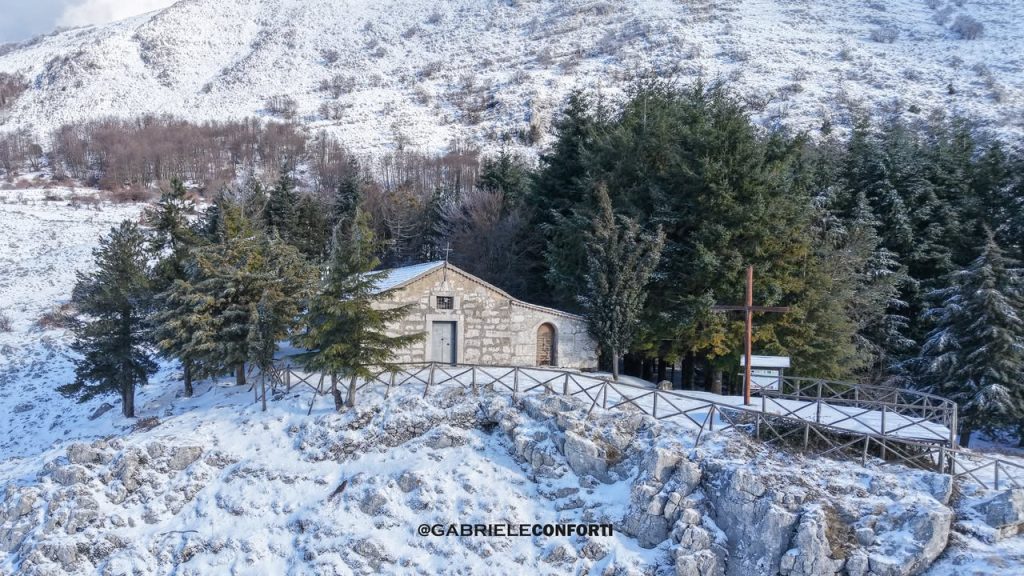 cappella assunta monte vivo innevato piaggine