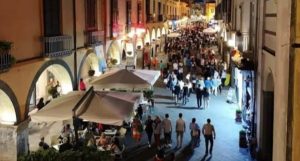 bancarelle sgomberate cava de tirreni notte bianca