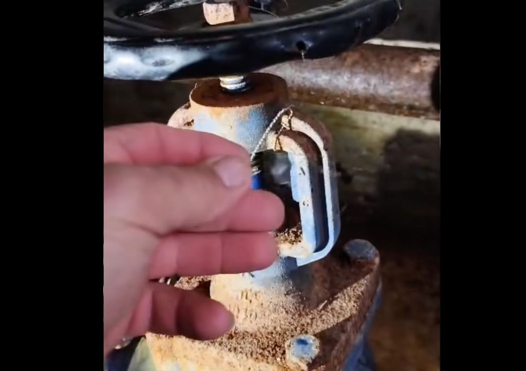 Roscigno, manomesso il serbatoio idrico: rubinetti a secco per il Comune