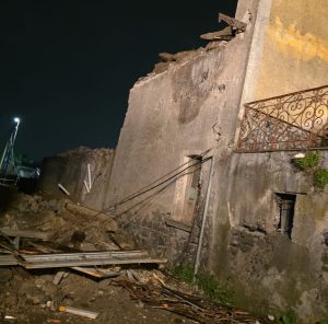 crolla edificio scafati