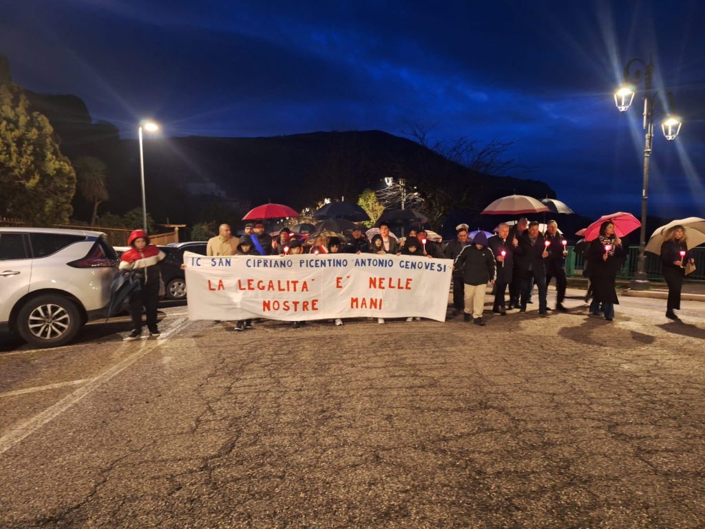 fiaccolata sindaco Castiglione del Genovesi siano olevano sul tusciano partecipa