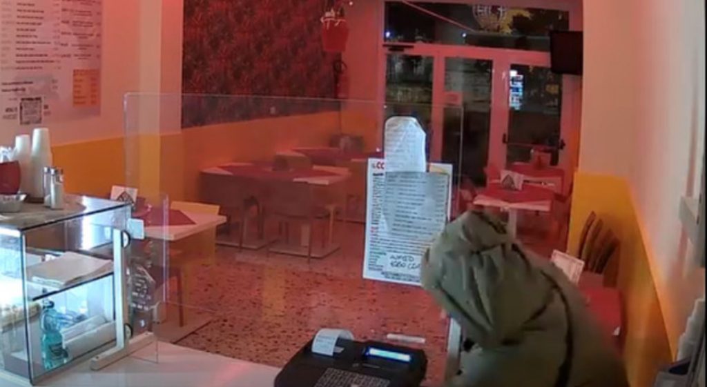 furto lampo scafati 16 gennaio