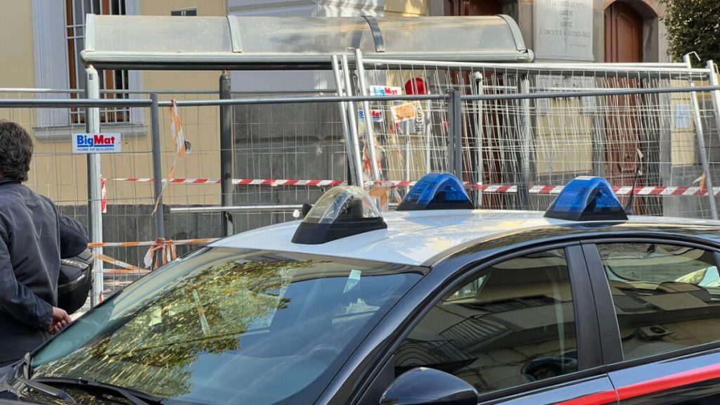 tenta soffocare bimba catania salvata carabinieri