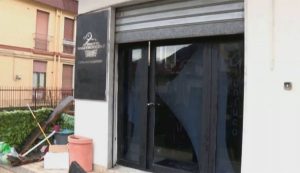 furto salerno salone brutto anatroccolo