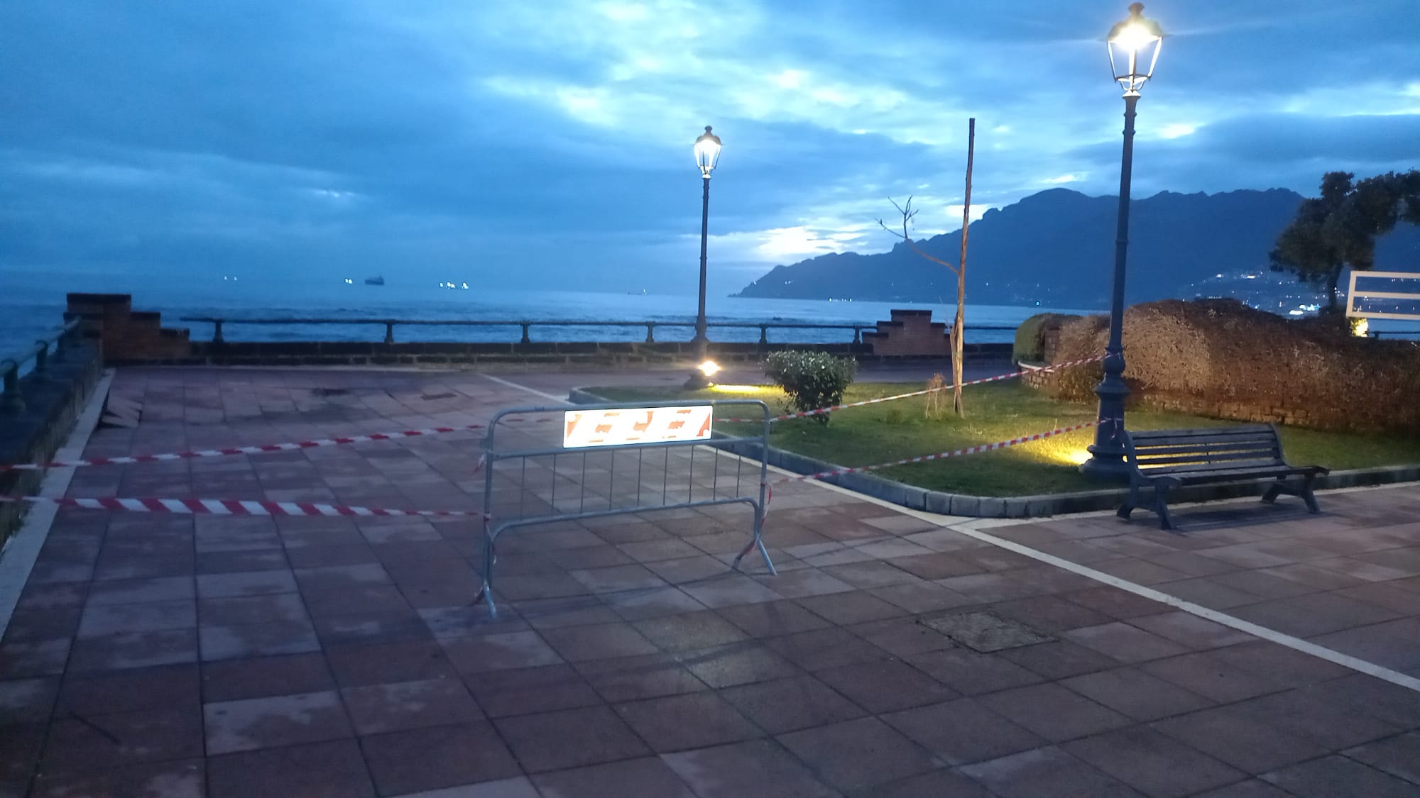 Salerno crollo lungomare Tafuri