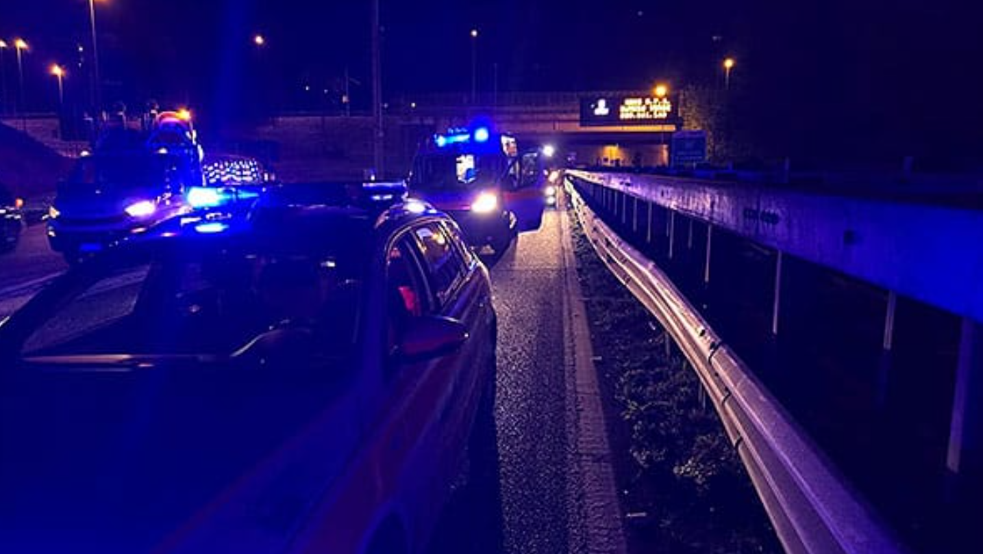 Pontecagnano carro attrezzi incastrato ponte autostrada
