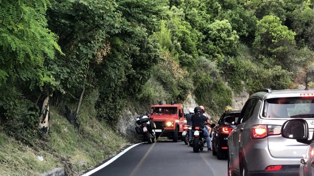 incidente maiori minori statale amalfitana anziano scooter 18 gennaio