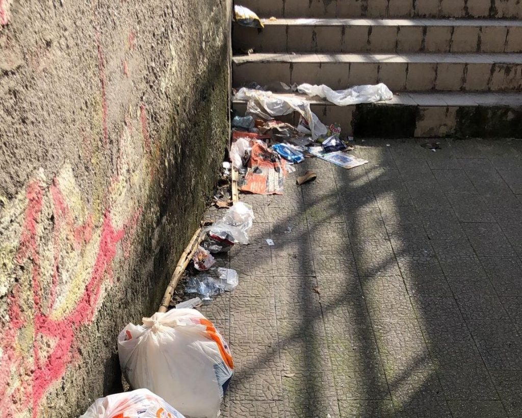 degrado sottopasso torrione salerno rifiuti 18 gennaio