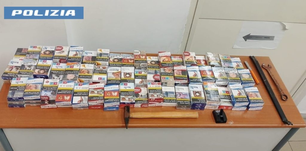 Salerno, arrestato per furto ed evasione: preso con tabacchi rubati sul lungomare