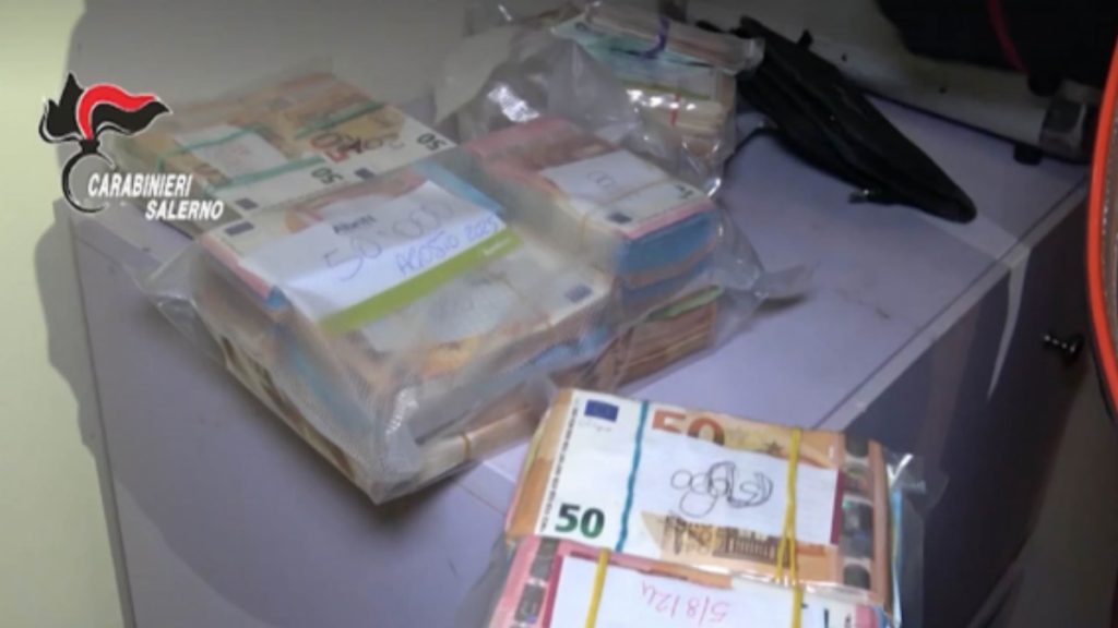 capaccio paestum droga banconote false revoca domiciliari