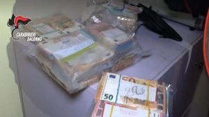 capaccio paestum droga banconote false revoca domiciliari